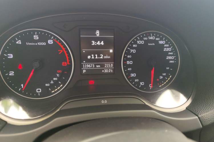 Used Audi A3 2014 Limousine 35 TFSI Automatic Fashion Model Odometer Close Up