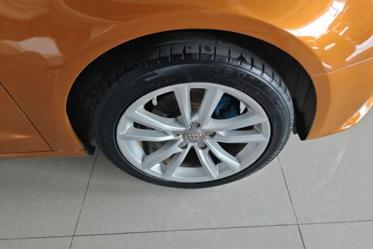 Used Audi A3 2014 Sportback 35 TFSI Automatic Ambition Edition Right Front Wheel Hub