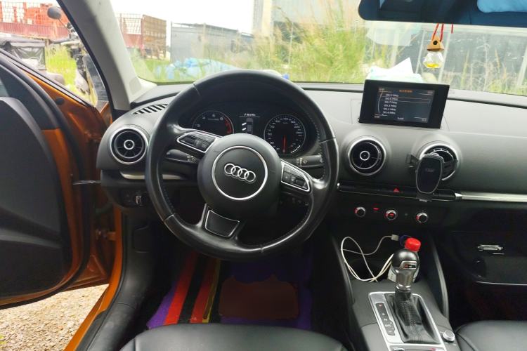 Used Audi A3 2014 Limousine 35 TFSI Automatic Fashion Model Steering Wheel