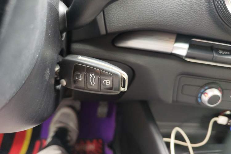Used Audi A3 2014 Limousine 35 TFSI Automatic Fashion Model Vehicle Key