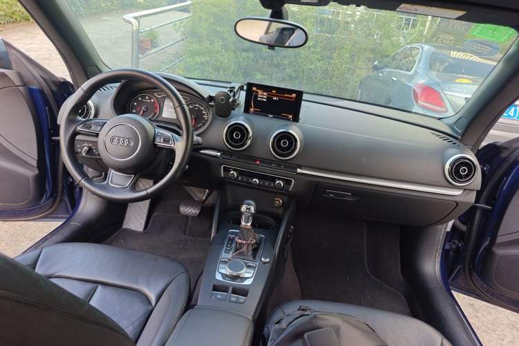 Used Audi A3 2015 Cabriolet 40 TFSI Center Console
