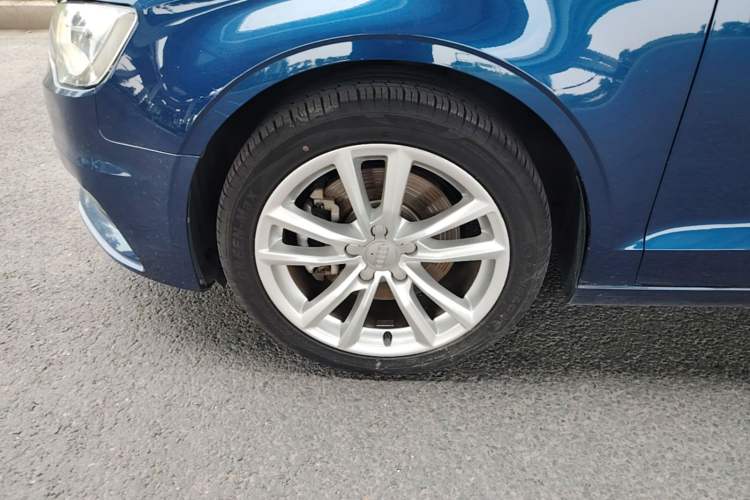 Used Audi A3 2015 Cabriolet 40 TFSI Left Front Wheel Hub