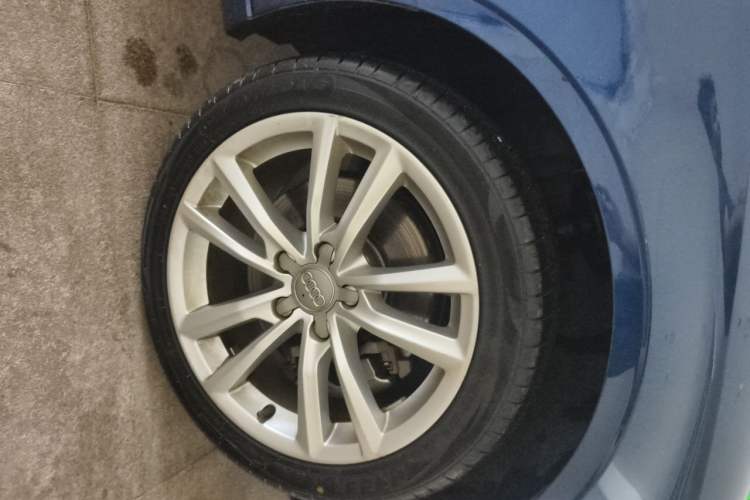 Used Audi A3 2015 Cabriolet 40 TFSI Right Front Wheel Hub