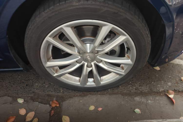 Used Audi A3 2015 Cabriolet 40 TFSI Right Front Wheel Hub