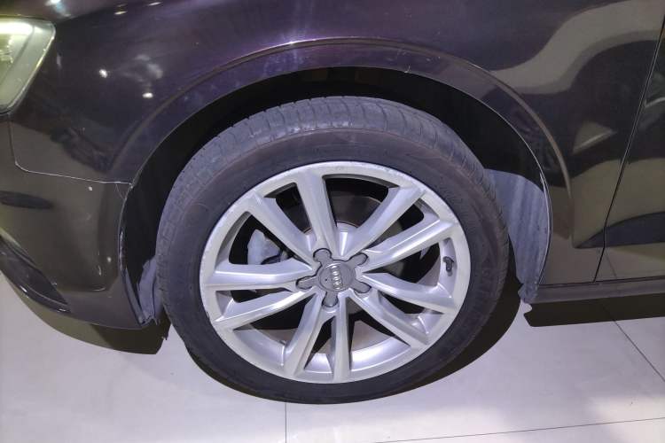 Used Audi A3 2015 Limousine 35 TFSI Millionth Anniversary Comfort Model Left Front Wheel Hub