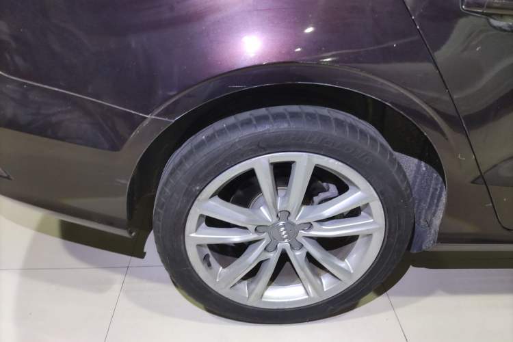 Used Audi A3 2015 Limousine 35 TFSI Millionth Anniversary Comfort Model Right Rear Wheel Hub