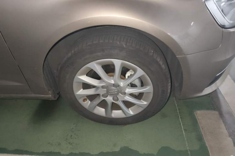 Used Audi A3 2015 Sportback 35 TFSI Millionth Anniversary Intelligent Leading Model Right Front Wheel Hub