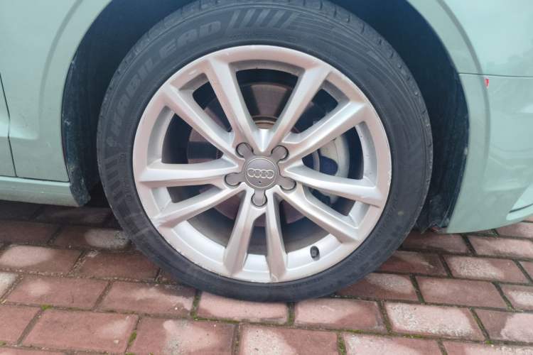 Used Audi A3 2015 Cabriolet 40 TFSI Right Front Wheel Hub