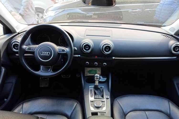 Used Audi A3 2015 Sportback 35 TFSI Millionth Anniversary Intelligent Leading Model Center Console