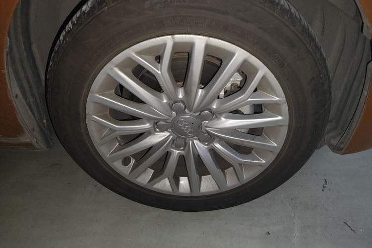 Used Audi A3 2015 Limousine 35 TFSI Millionth Anniversary Intelligent Leading Model Right Front Wheel Hub