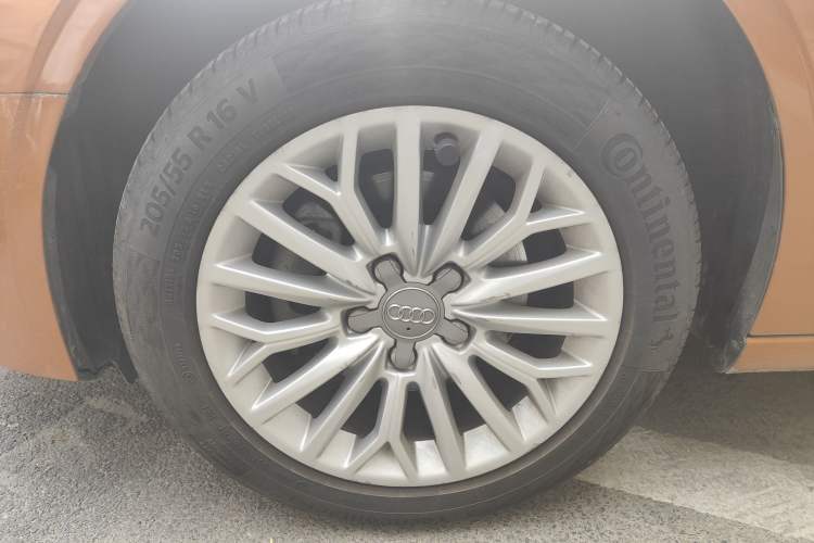 Used Audi A3 2015 Limousine 35 TFSI Millionth Anniversary Intelligent Leading Model Right Front Wheel Hub