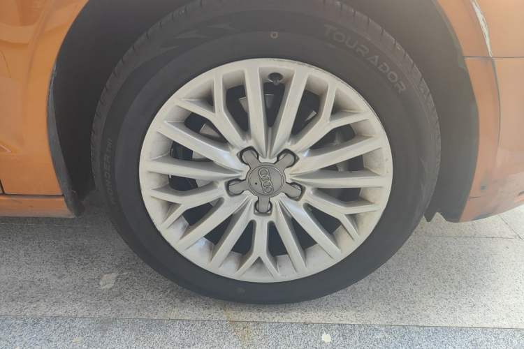 Used Audi A3 2015 Limousine 35 TFSI Millionth Anniversary Comfort Model Right Front Wheel Hub