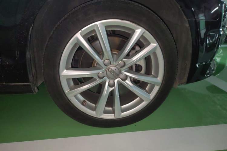 Used Audi A3 2015 Limousine 40 TFSI Automatic Comfort Model Right Front Wheel Hub