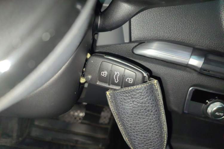 Used Audi A3 2015 Limousine 40 TFSI Automatic Comfort Model Vehicle Key