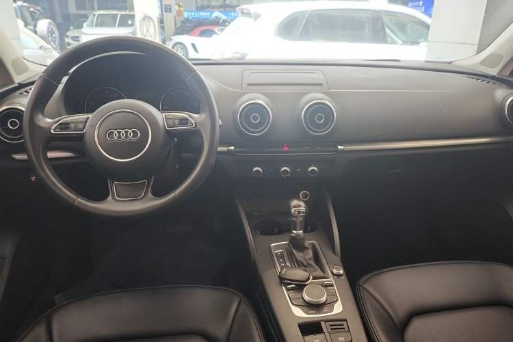 Used Audi A3 2015 Limousine 35 TFSI Millionth Anniversary Intelligent Leading Model Center Console