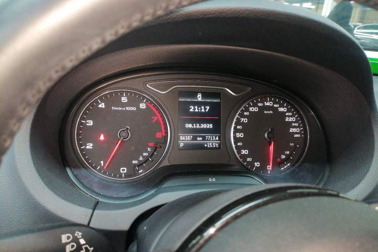 Used Audi A3 2015 Limousine 40 TFSI Automatic Comfort Model Instrument Cluster
