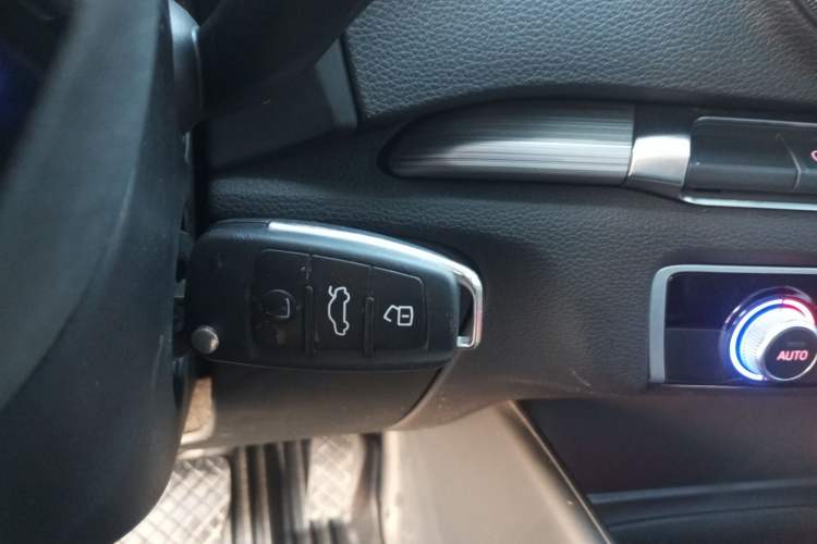Used Audi A3 2015 Limousine 40 TFSI Automatic Comfort Model Interior 1
