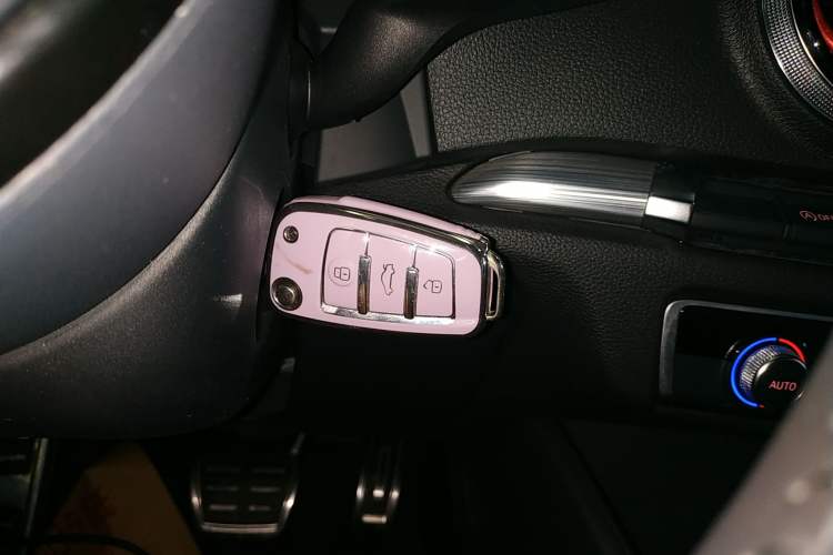 Used Audi A3 2015 Cabriolet 40 TFSI Interior 1