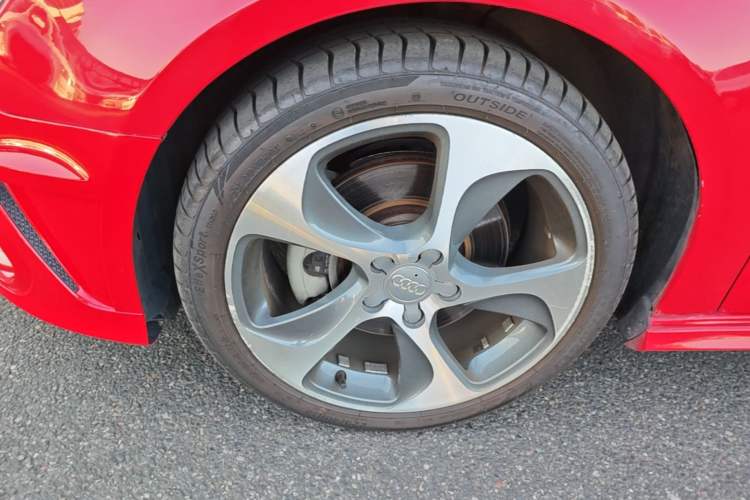 Used Audi A3 2015 Sportback 45 TFSI S line sports model Left Front Wheel Hub