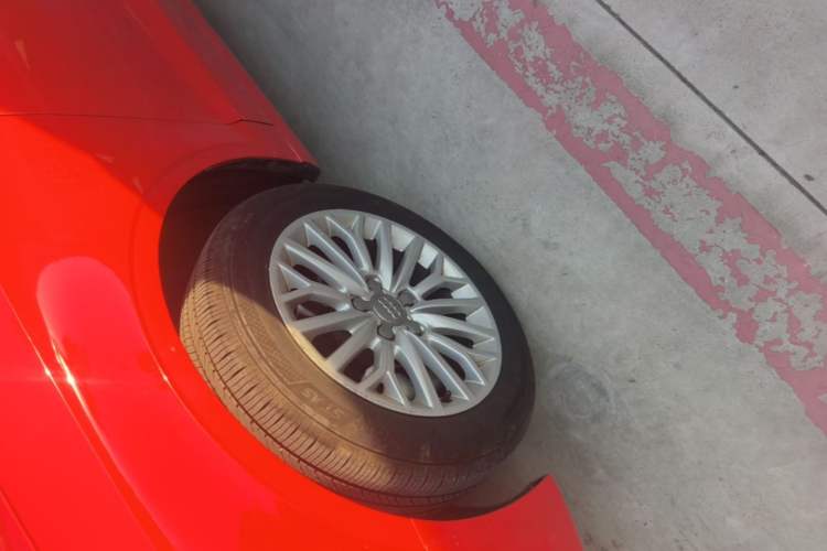 Used Audi A3 2015 Limousine 35 TFSI Millionth Anniversary Intelligent Leading Model Left Front Wheel Hub