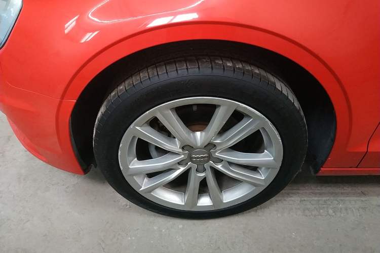 Used Audi A3 2015 Limousine 35 TFSI Millionth Anniversary Comfort Model Left Front Wheel Hub