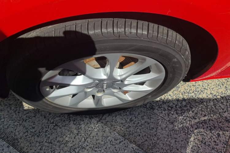 Used Audi A3 2015 Sportback 35 TFSI Millionth Anniversary Enjoyment Model Left Front Wheel Hub