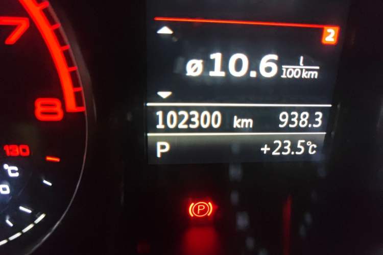 Used Audi A3 2015 Limousine 40 TFSI Automatic Comfort Model Odometer Close Up