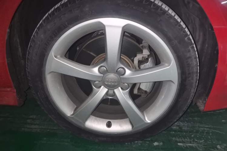 Used Audi A3 2015 Limousine 45 TFSI S line Luxury Model Right Front Wheel Hub