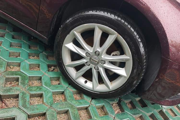 Used Audi A3 2015 Sportback 35 TFSI Millionth Anniversary Comfort Model Right Front Wheel Hub