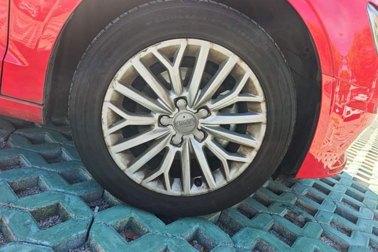 Used Audi A3 2015 Limousine 35 TFSI Millionth Anniversary Intelligent Leading Model Right Front Wheel Hub