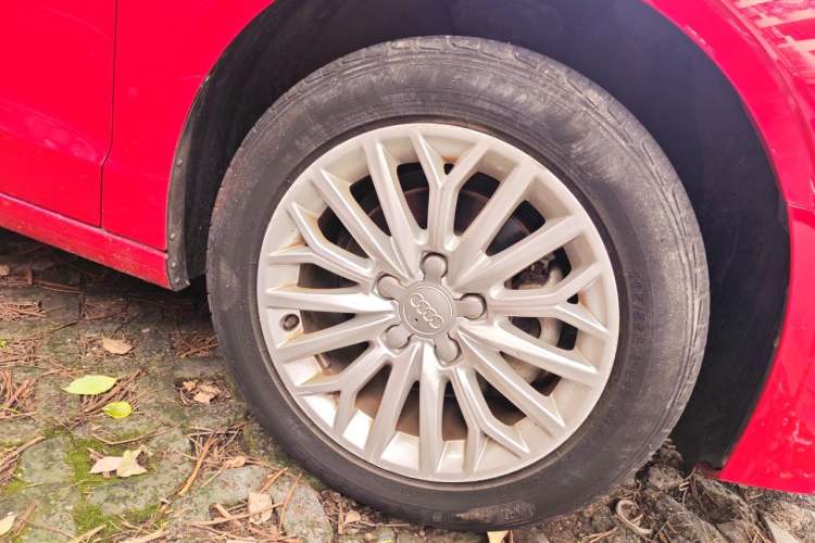 Used Audi A3 2015 Limousine 35 TFSI Millionth Anniversary Intelligent Leading Model Right Front Wheel Hub