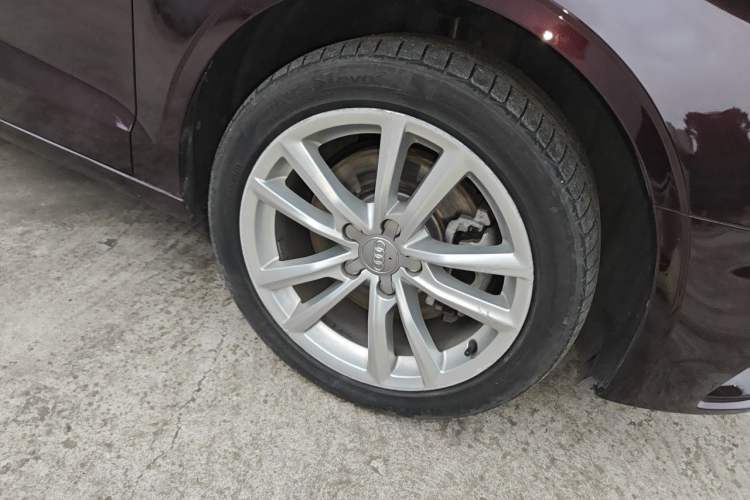 Used Audi A3 2015 Limousine 40 TFSI Automatic Comfort Model Right Front Wheel Hub