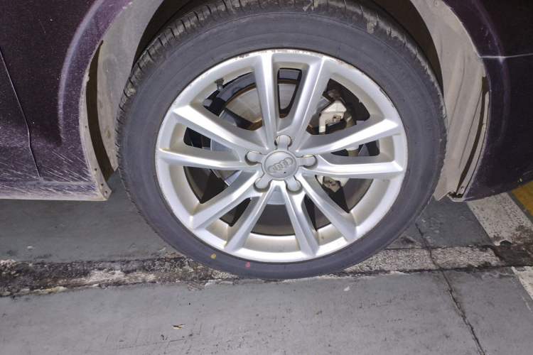 Used Audi A3 2015 Limousine 35 TFSI Millionth Anniversary Comfort Model Right Front Wheel Hub