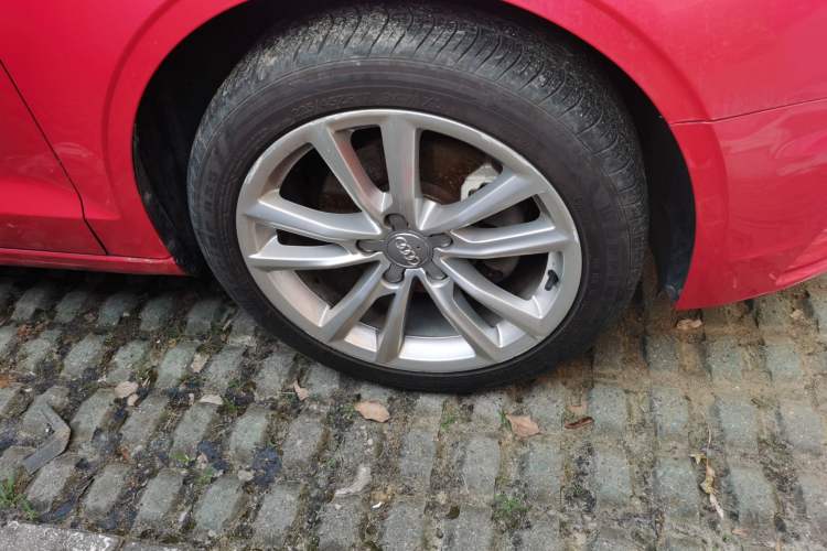 Used Audi A3 2015 Limousine 35 TFSI Millionth Anniversary Comfort Model Right Front Wheel Hub