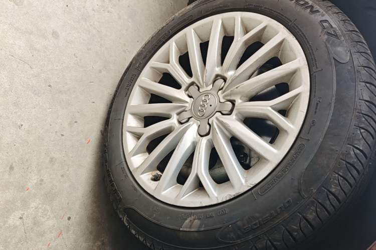 Used Audi A3 2015 Limousine 35 TFSI Millionth Anniversary Intelligent Leading Model Right Front Wheel Hub