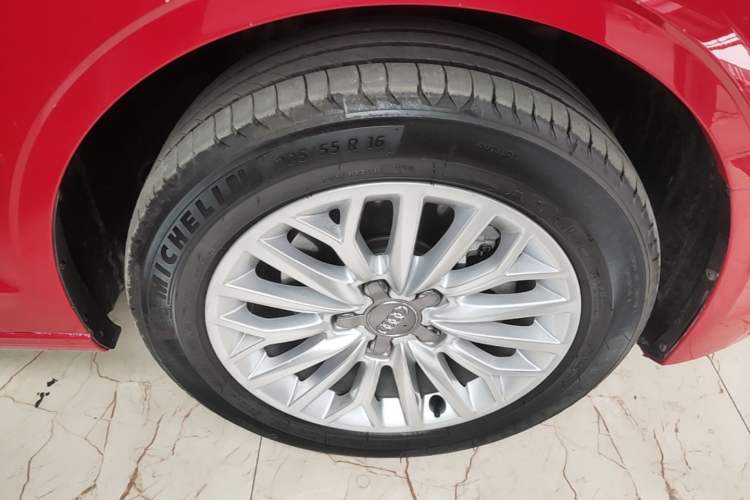 Used Audi A3 2015 Limousine 35 TFSI Millionth Anniversary Intelligent Leading Model Right Front Wheel Hub