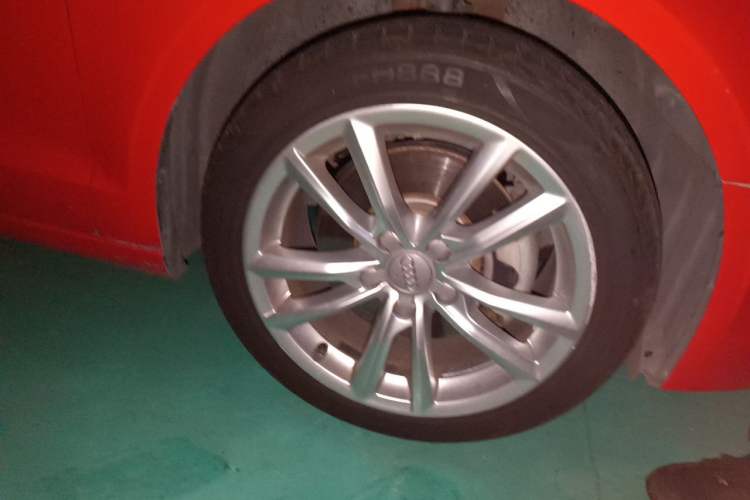 Used Audi A3 2015 Cabriolet 40 TFSI Right Front Wheel Hub