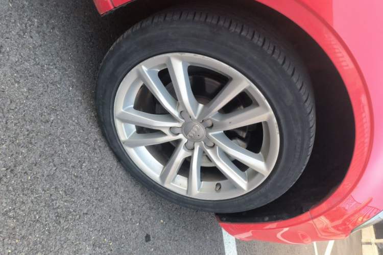 Used Audi A3 2015 Limousine 35 TFSI Millionth Anniversary Comfort Model Right Front Wheel Hub