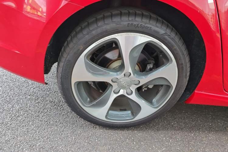Used Audi A3 2015 Sportback 45 TFSI S line sports model Right Rear Wheel Hub
