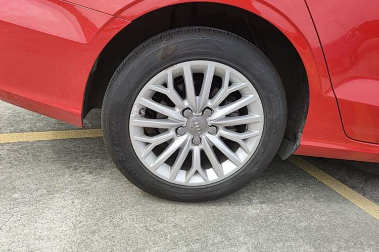Used Audi A3 2015 Limousine 35 TFSI Millionth Anniversary Intelligent Leading Model Right Rear Wheel Hub