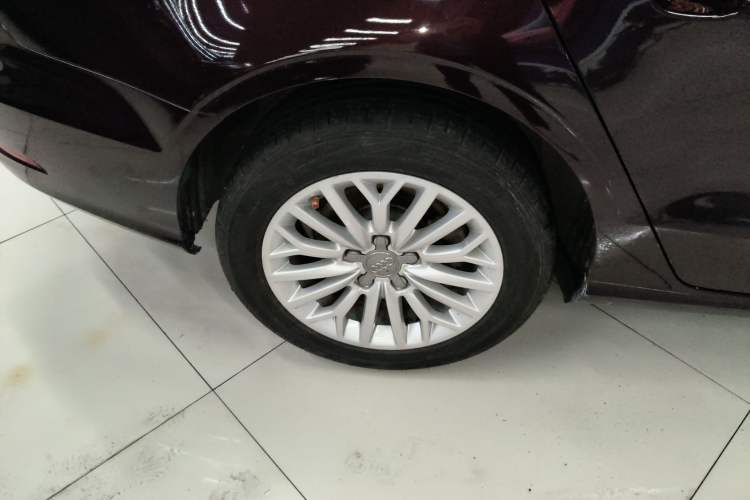 Used Audi A3 2015 Limousine 35 TFSI Millionth Anniversary Intelligent Leading Model Right Rear Wheel Hub