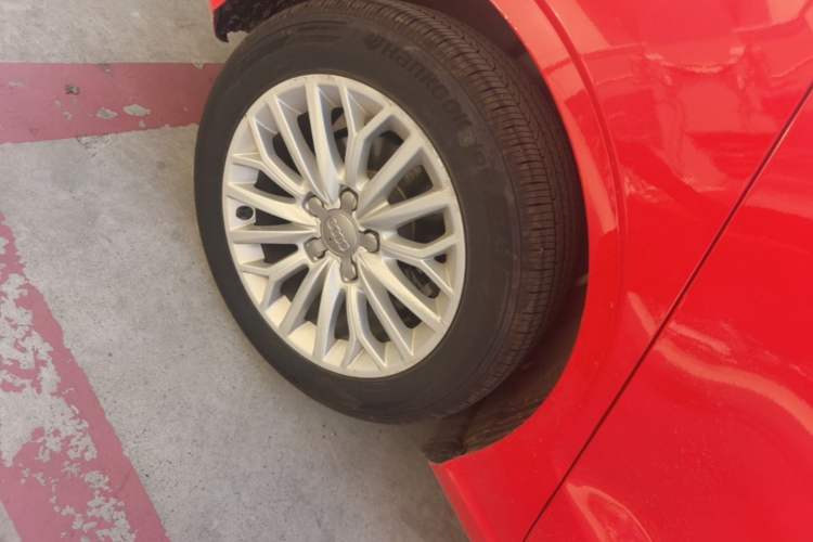 Used Audi A3 2015 Limousine 35 TFSI Millionth Anniversary Intelligent Leading Model Right Rear Wheel Hub