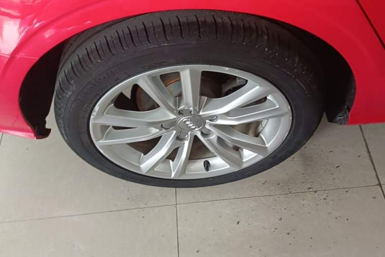 Used Audi A3 2015 Limousine 35 TFSI Millionth Anniversary Comfort Model Right Rear Wheel Hub
