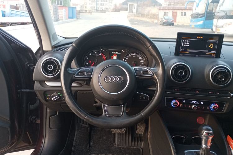 Used Audi A3 2015 Limousine 40 TFSI Automatic Comfort Model Steering Wheel