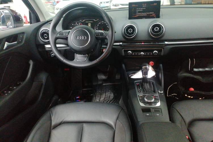 Used Audi A3 2015 Limousine 40 TFSI Automatic Comfort Model Steering Wheel