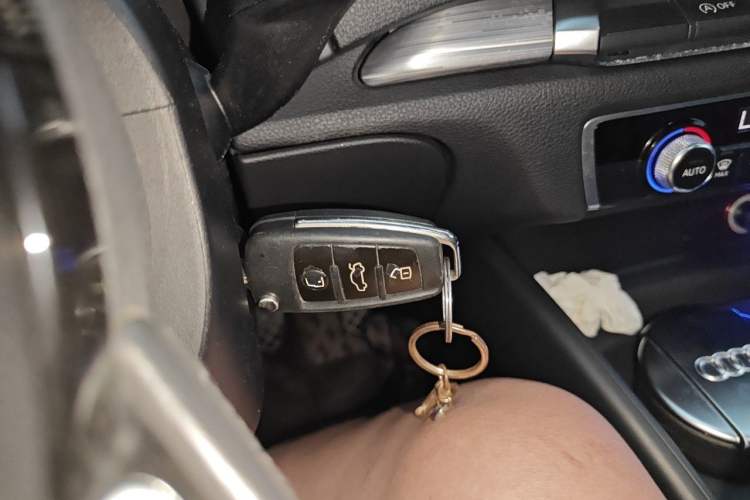 Used Audi A3 2015 Limousine 40 TFSI Automatic Comfort Model Vehicle Key