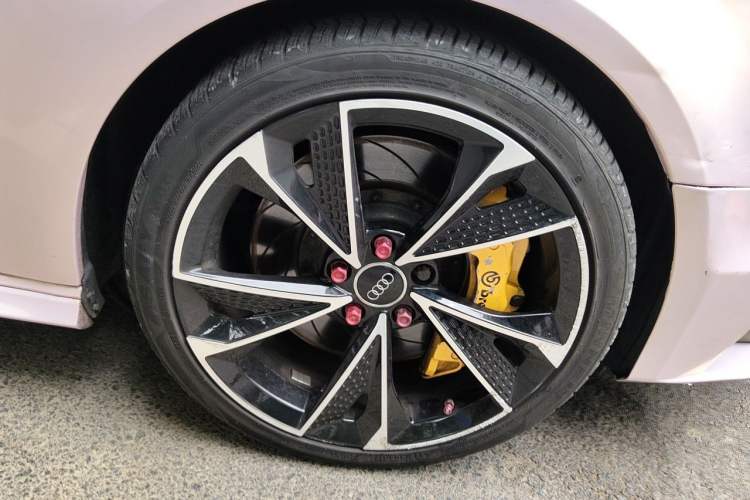 Used Audi A3 2015 Sportback 45 TFSI S line sports model Right Front Wheel Hub