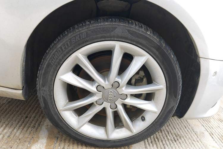 Used Audi A3 2015 Sportback 40 TFSI Automatic Luxury Model Right Front Wheel Hub