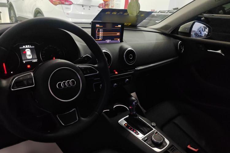 Used Audi A3 2015 Limousine 40 TFSI Automatic Comfort Model Center Console
