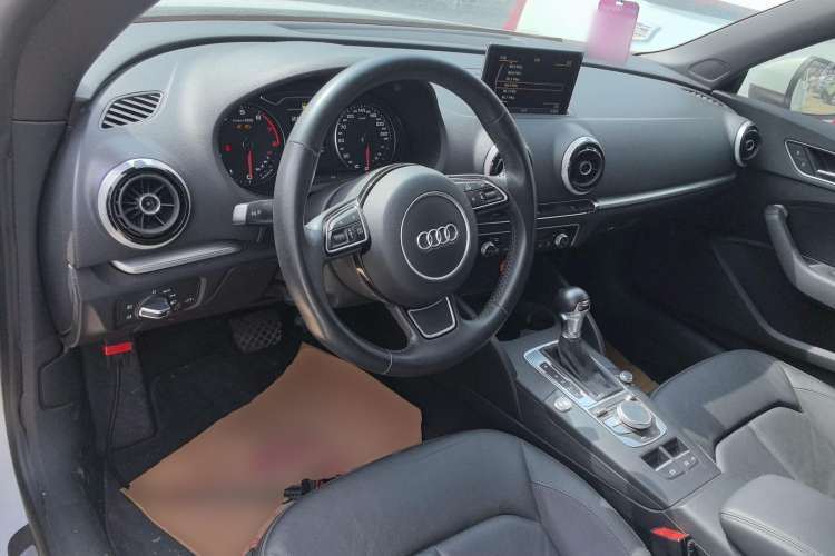 Used Audi A3 2015 Cabriolet 40 TFSI Center Console